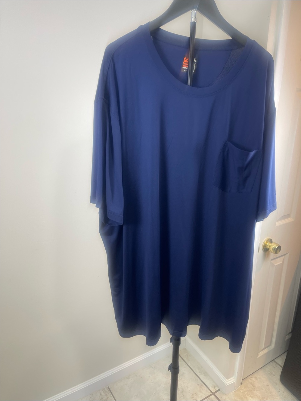 Men's Short-Sleeve Pocket Tee in Deep Navy